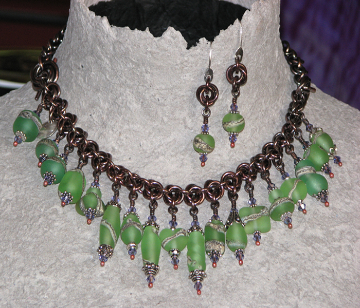 Bracelets/candy_wall_mobius_copper_lampwork_bracelet_green_1.jpg